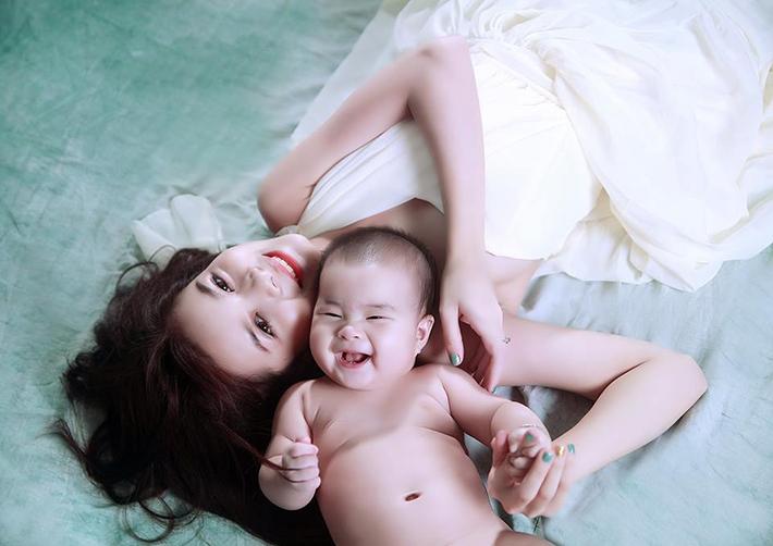 Concept chụp ảnh mẹ và bé trai tự nhiên nhất