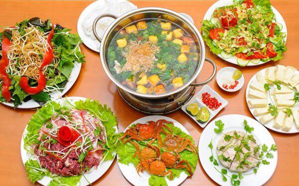 So sánh tổ chức tiệc liên hoan tại nhà hàng và tại nhà: Những khác biệt đáng chú ý So sánh tổ chức tiệc liên hoan tại nhà hàng và tại nhà: Những khác biệt đáng chú ý