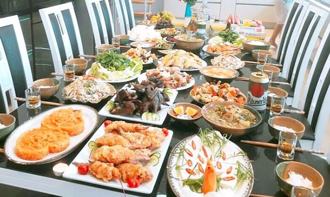 So sánh tổ chức tiệc liên hoan tại nhà hàng và tại nhà: Những khác biệt đáng chú ý So sánh tổ chức tiệc liên hoan tại nhà hàng và tại nhà: Những khác biệt đáng chú ý