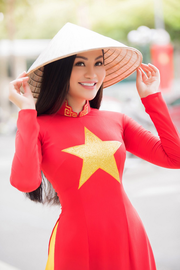 Kỷ niệm 80 năm quốc khánh với bộ ảnh chụp áo dài 2/9 tại Huế