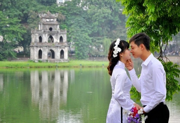 Cập nhật 10/2025: Dịch vụ chụp ảnh cưới tại Hồ Gươm giá rẻ