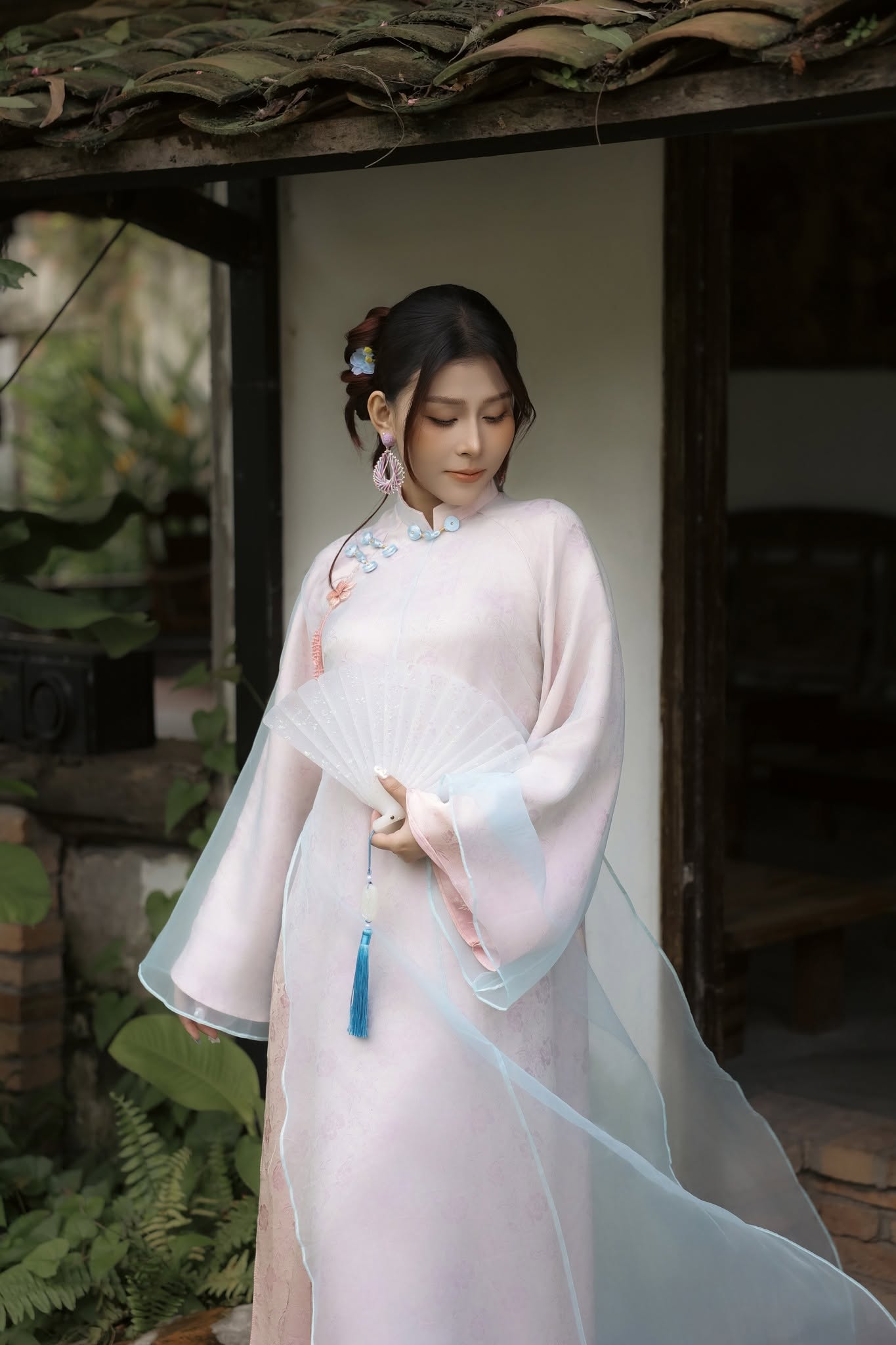 Hướng dẫn tạo dáng chụp ảnh áo dài đẹp cho người mới