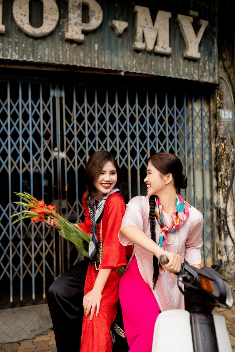 Chụp ảnh áo dài chị em duyên dáng (5) Chụp ảnh áo dài chị em duyên dáng (5)
