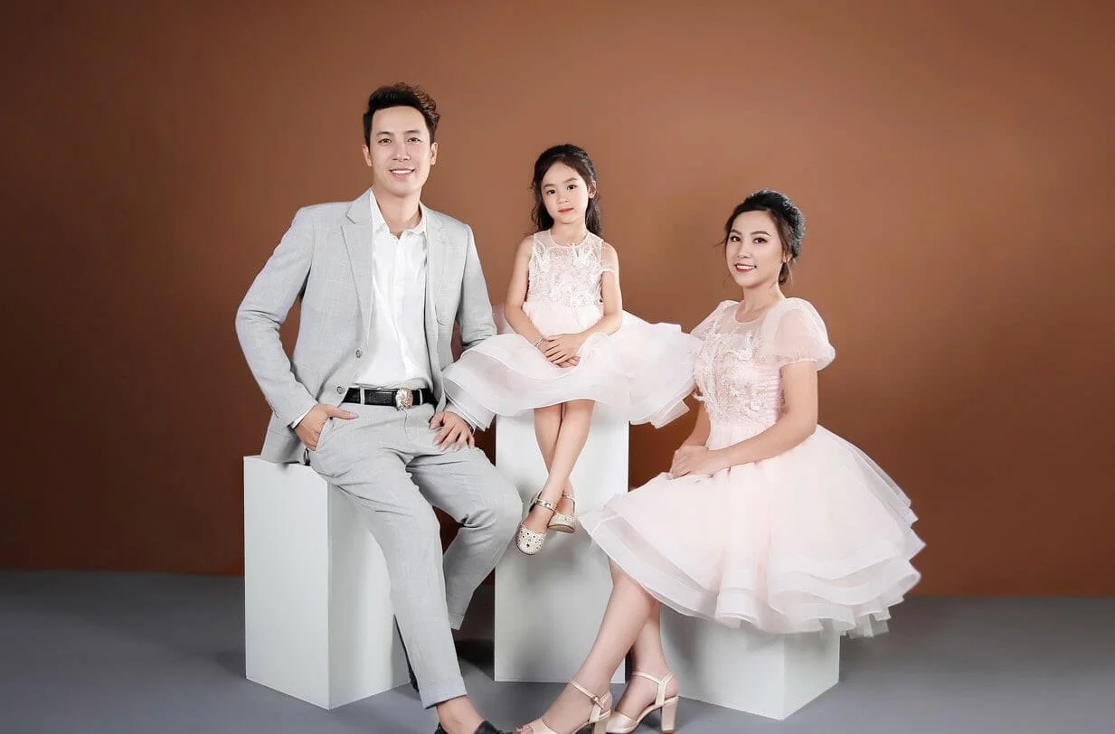 Chụp Ảnh Chân Dung Gia Đình Trong Studio 