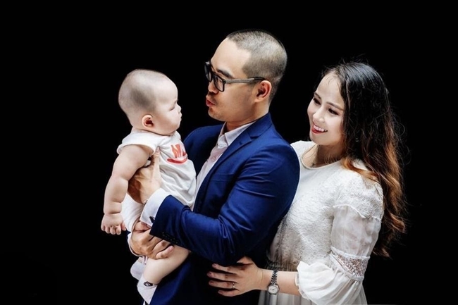 Chụp Ảnh Chân Dung Gia Đình Trong Studio 