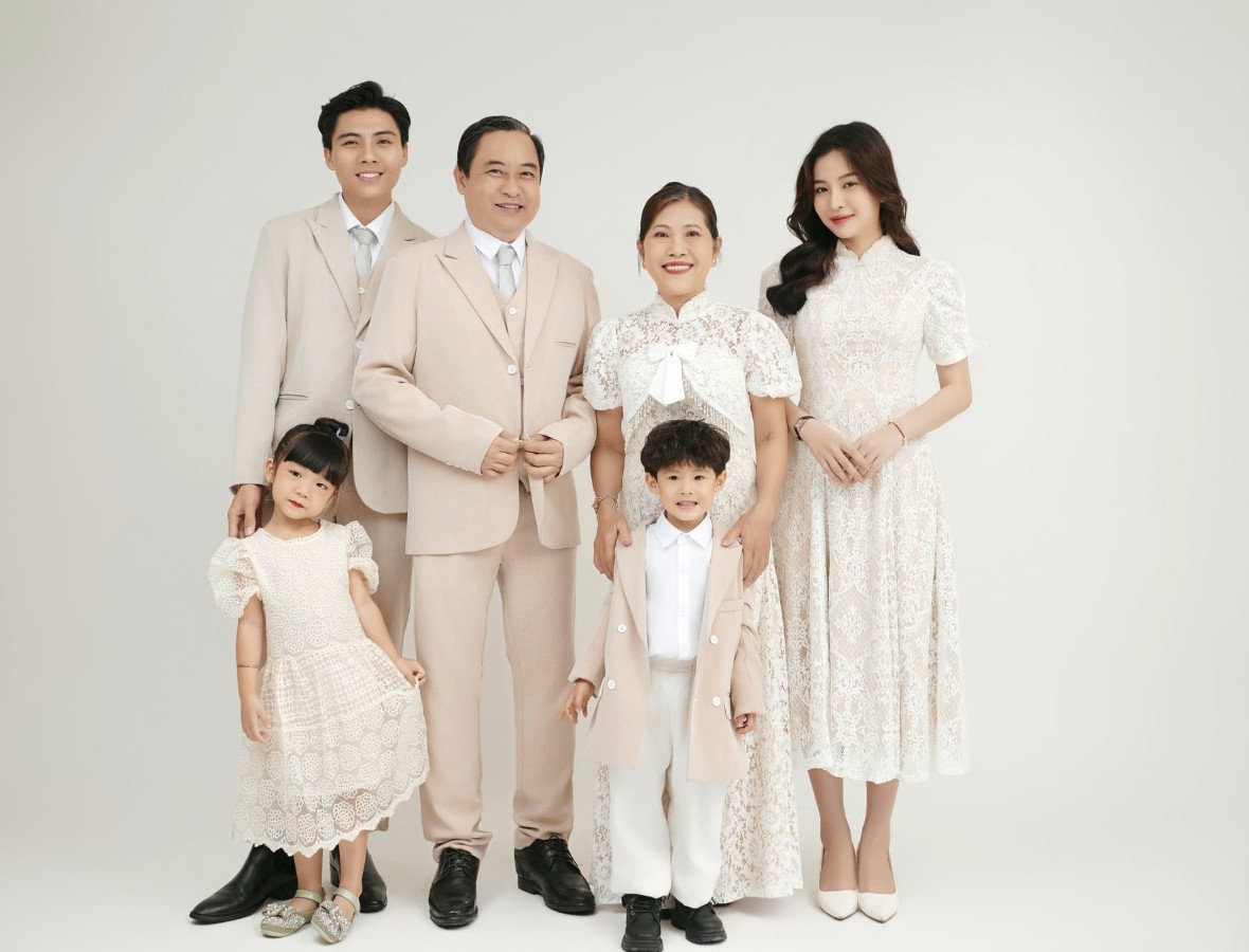 Địa chỉ chụp concept gia đình studio TPHCM (11) Địa chỉ chụp concept gia đình studio TPHCM (11)