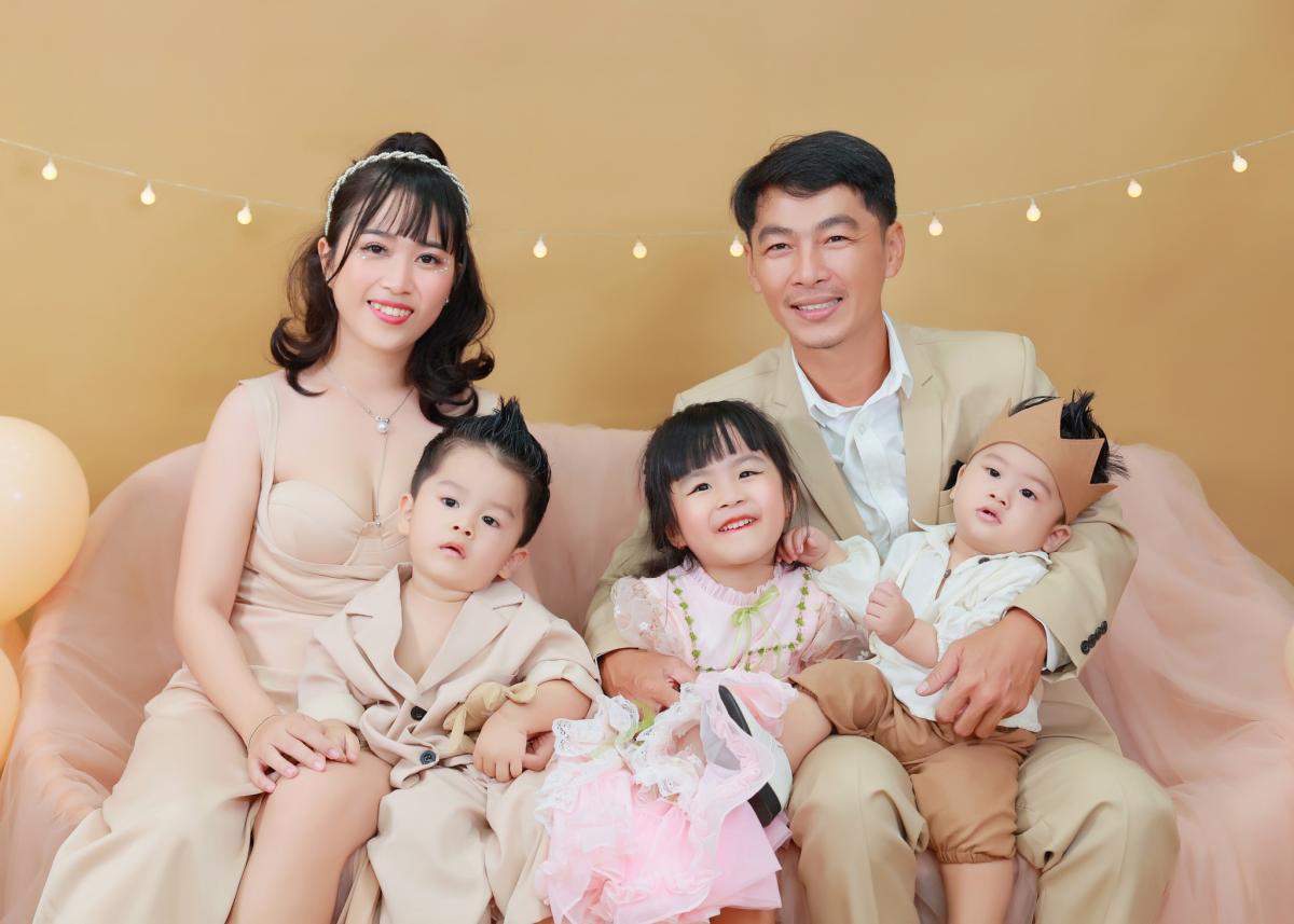 Địa chỉ chụp concept gia đình studio TPHCM (4) Địa chỉ chụp concept gia đình studio TPHCM (4)