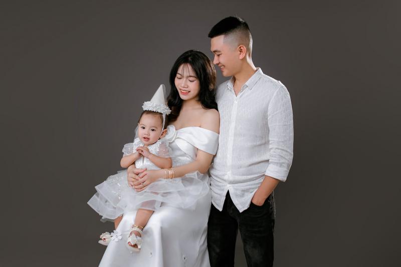 Địa chỉ chụp concept gia đình studio TPHCM (8) Địa chỉ chụp concept gia đình studio TPHCM (8)