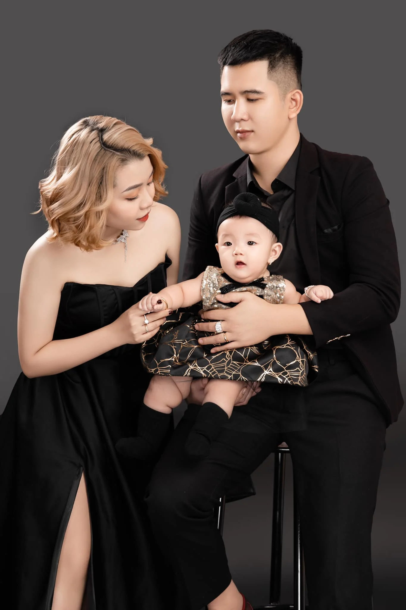 Studio Chụp Concept Gia Đình Luxury TP.HCM (11) Studio Chụp Concept Gia Đình Luxury TP.HCM (11)